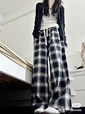 clothes (tops, T-shirt, etc.) ((oversize))
